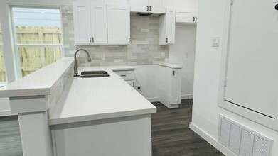 8412 De Priest St in Houston, TX - Building Photo - Building Photo