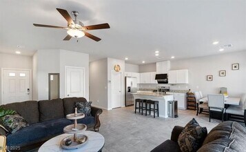 7462 Dragonfruit Ave in Las Vegas, NV - Building Photo - Building Photo