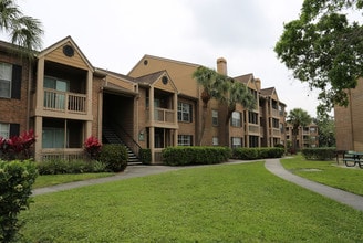 Vantage Point Condominiums in St. Petersburg, FL - Foto de edificio - Building Photo