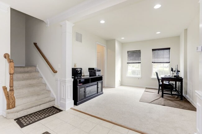 43551 Wheadon Terrace in Chantilly, VA - Building Photo - Building Photo