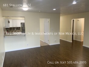 681 Stallion Rd SE in Rio Rancho, NM - Building Photo - Building Photo