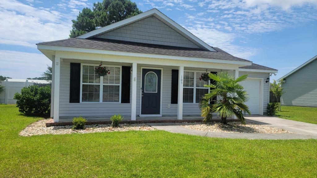105 Carolina Pointe Way in Little River, SC - Building Photo