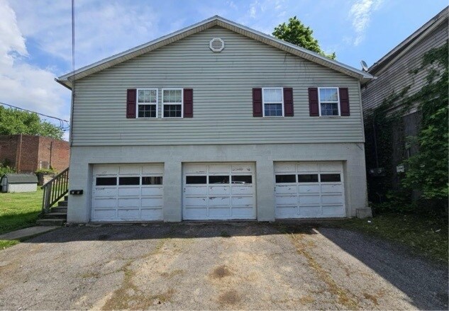 16 Brook St in Montgomery, PA - Building Photo