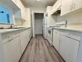 3988 NW 87th Ave in Sunrise, FL - Building Photo