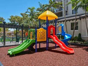 2001 Ludlam Rd, Unit solano in Miami, FL - Building Photo - Building Photo