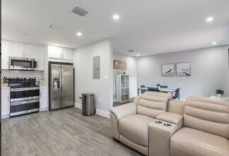 7125 NW 173rd Dr in Hialeah, FL - Building Photo - Building Photo