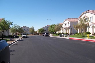 Hillcrest in Henderson, NV - Building Photo - Building Photo