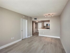 1030 Seminole Dr in Fort Lauderdale, FL - Building Photo - Building Photo
