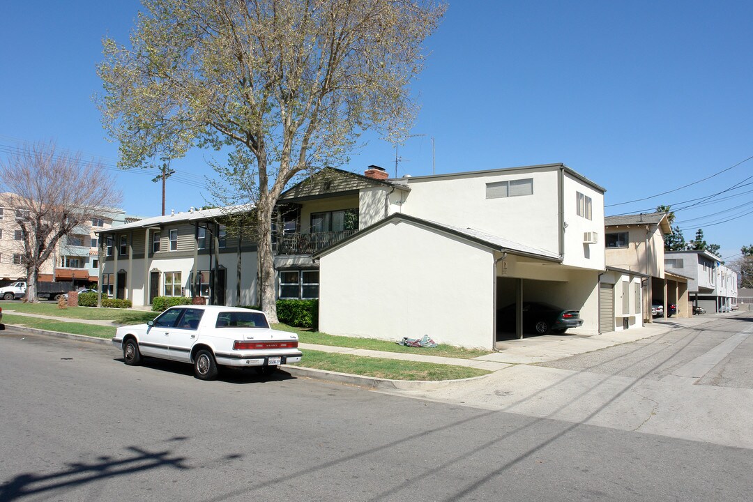7150 Costello Ave in Van Nuys, CA - Foto de edificio