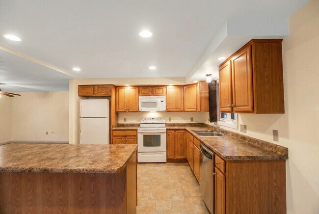 273 S Main St, Unit 2 in Barre, VT - Building Photo - Building Photo