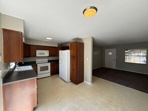 950 W French Ave in Orange City, FL - Building Photo - Building Photo