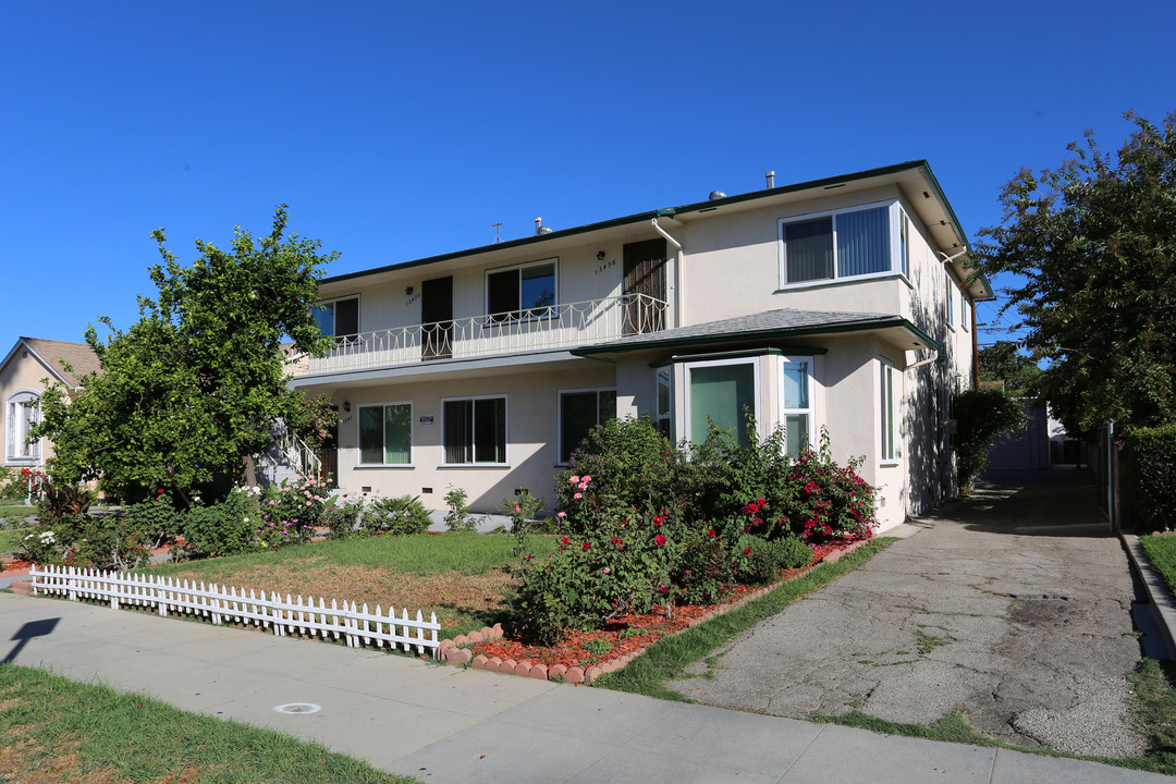 1349 Orange Grove Ave in Glendale, CA - Building Photo