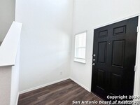 4089 Lily Glade Ln in Seguin, TX - Foto de edificio - Building Photo