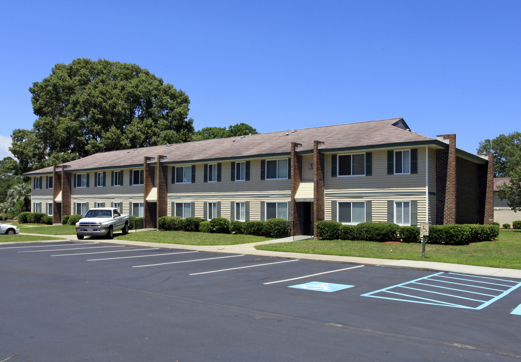 EME Apartments in Charleston, SC - Building Photo