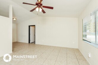 811 Airport Ave SE in Palm Bay, FL - Foto de edificio - Building Photo