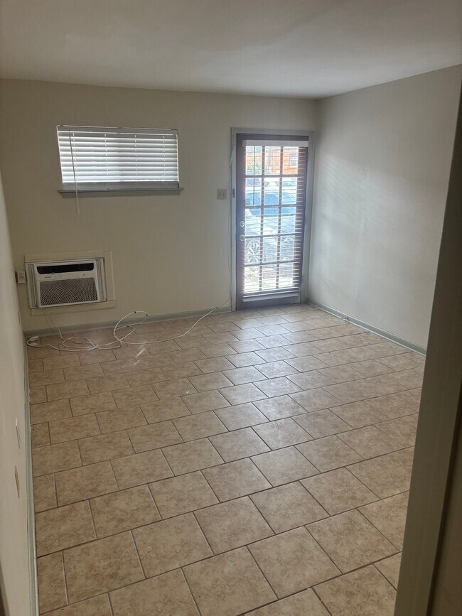 837 N 6th St, Unit 6 in Baton Rouge, LA - Foto de edificio - Building Photo