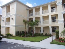 600 Gardens Edge Dr in Venice, FL - Building Photo