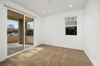 370 Broadway Dr in Brea, CA - Foto de edificio - Building Photo