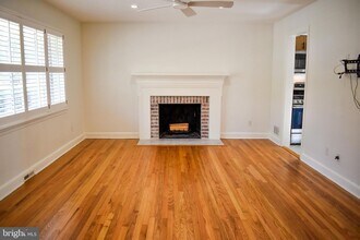304 Moncure Dr in Alexandria, VA - Building Photo - Building Photo