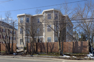 826 N Montello St in Brockton, MA - Building Photo - Building Photo