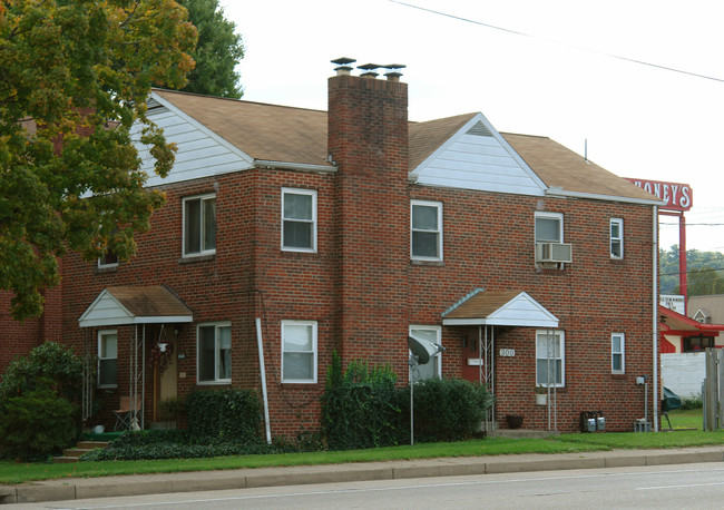 3601 Noyes Ave in Charleston, WV - Foto de edificio - Building Photo