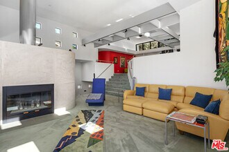 477 Upper Mesa Rd in Santa Monica, CA - Building Photo - Building Photo