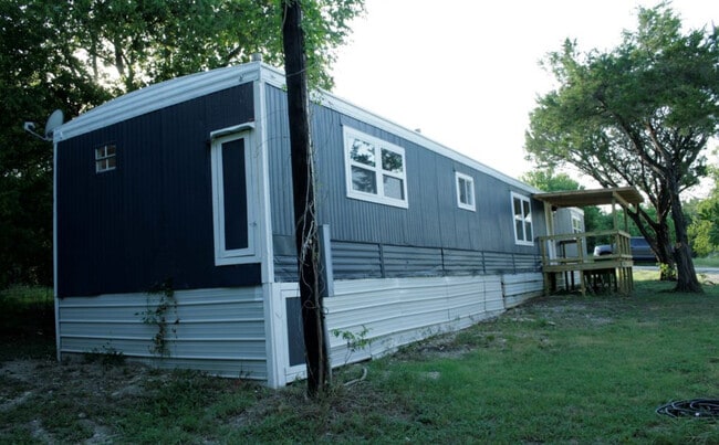 823 Blackfoot Ct in Granbury, TX - Building Photo - Building Photo