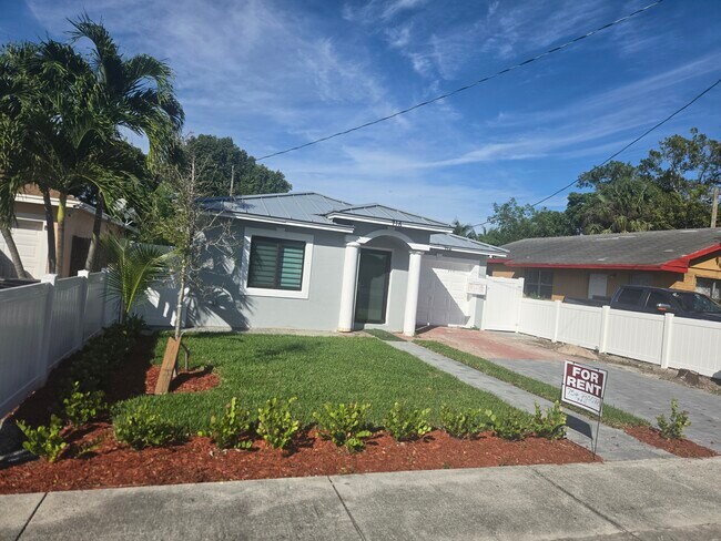 716 Truman St in Lake Worth Beach, FL - Building Photo - Building Photo