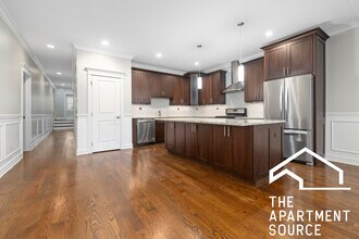 1324 W Grand Ave in Chicago, IL - Building Photo - Building Photo