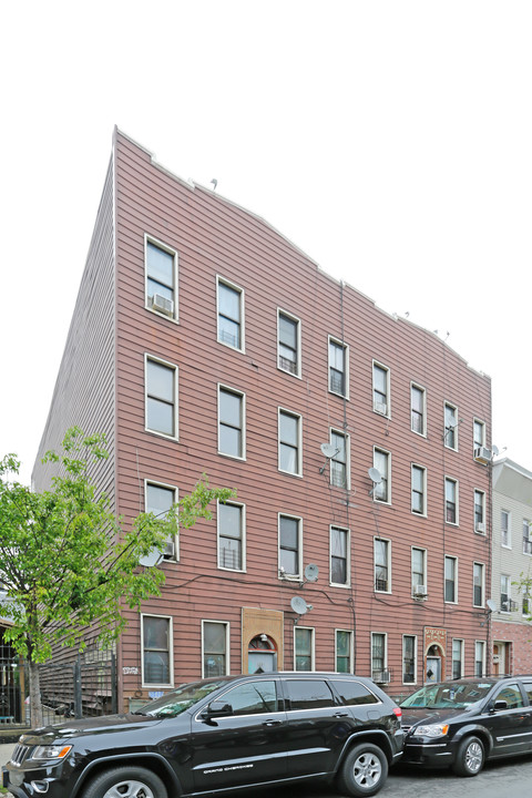 125-127 Evergreen Ave in Brooklyn, NY - Building Photo