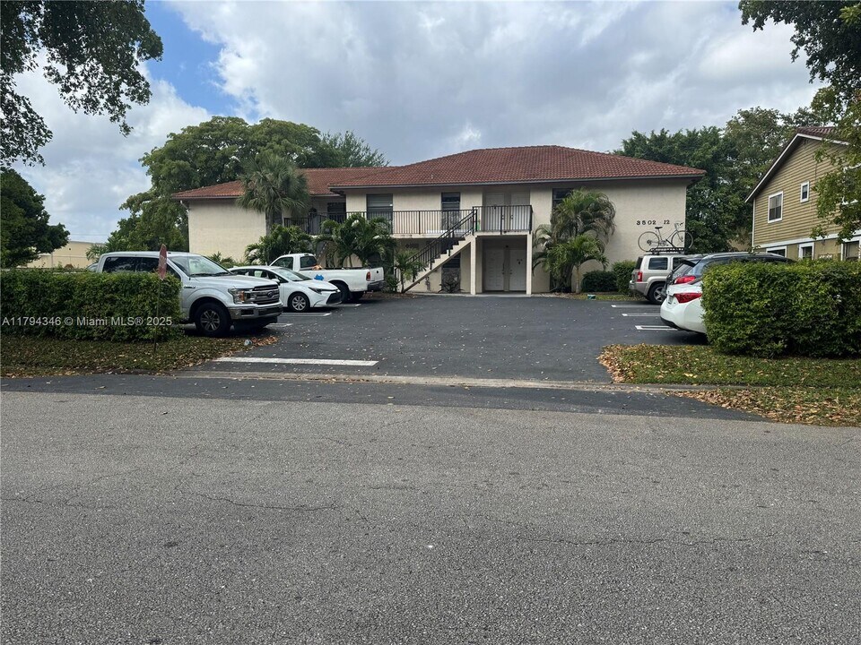 3502 NW 114th Ln in Coral Springs, FL - Building Photo