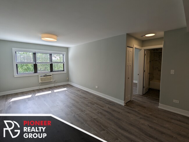 417 W Barry Ave, Unit 4 in Chicago, IL - Foto de edificio - Building Photo