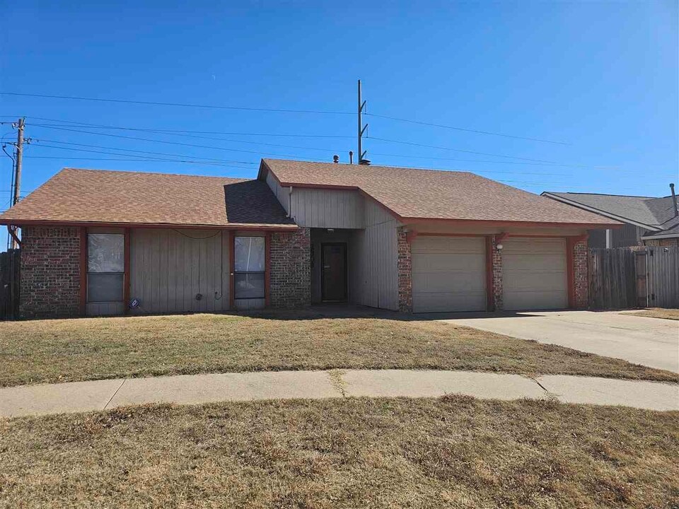 2309 NW Dunstan Ln in Lawton, OK - Building Photo