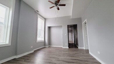 11 S Whipple St in Chicago, IL - Building Photo - Building Photo