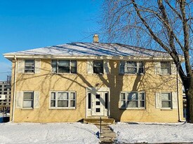 2382 S 92nd St in West Allis, WI - Building Photo