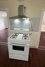 21 Norfolk Ave, Unit 3 in Pawtucket, RI - Foto de edificio - Building Photo