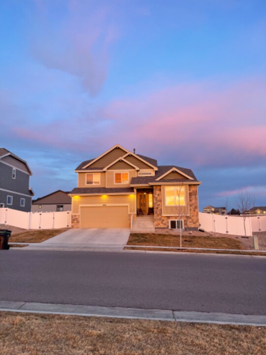 1628 Shoreview Pkwy in Windsor, CO - Building Photo