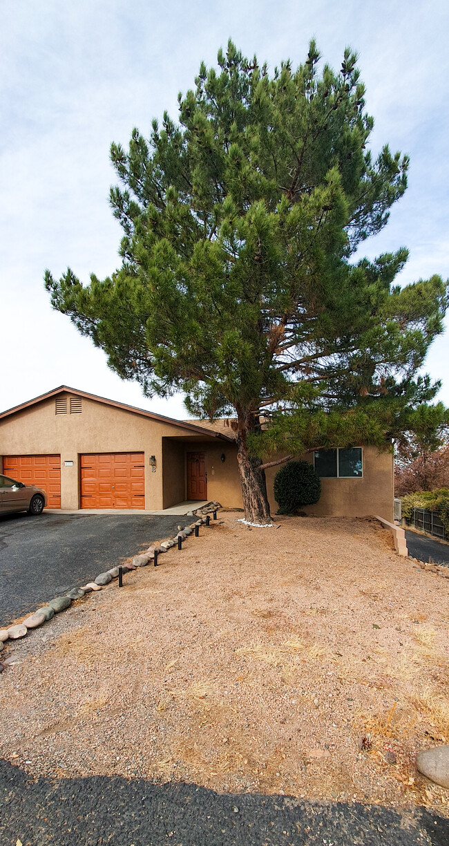 4100 E Mission Ln, Unit B in Cottonwood, AZ - Foto de edificio - Building Photo