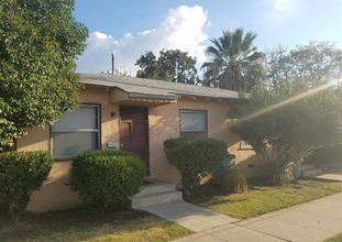 5 Unit Visalia Apartment in Visalia, CA - Foto de edificio - Building Photo