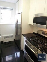 200 E 71st St in New York, NY - Building Photo - Building Photo