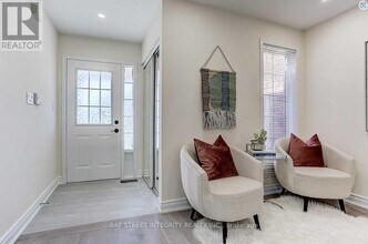 2221 Amberglen Ct in Oakville, ON - Building Photo - Building Photo