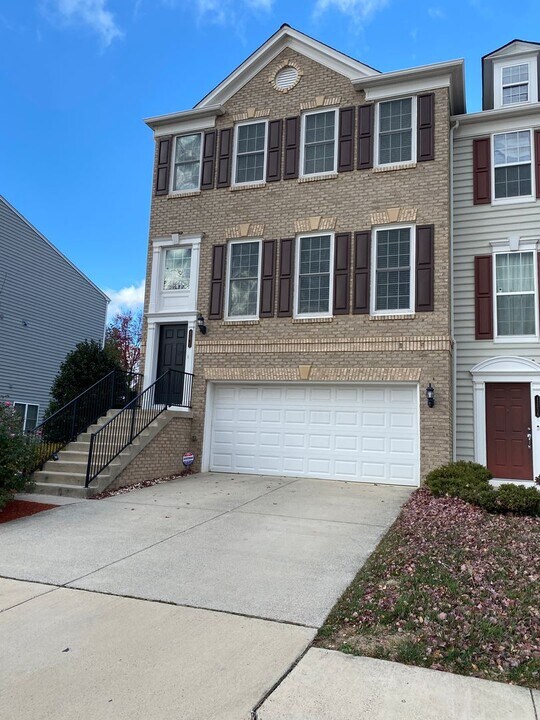 42832 Bittner Square in Ashburn, VA - Building Photo