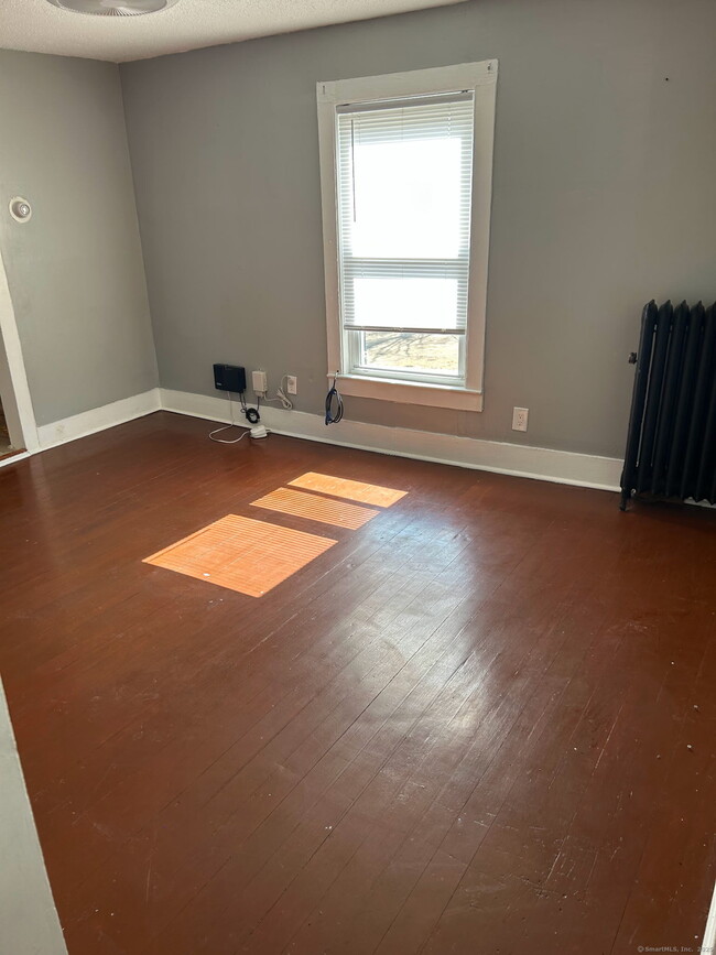 34 James St in Bristol, CT - Building Photo - Building Photo