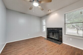 Evergreen Condominiums in Irving, TX - Building Photo - Building Photo