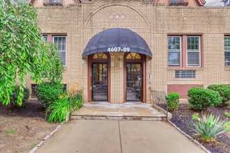 The Saint Claire Apartments in Philadelphia, PA - Building Photo - Building Photo