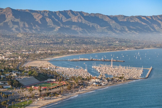 Sea Cliff Apartments in Santa Barbara, CA - Foto de edificio - Building Photo