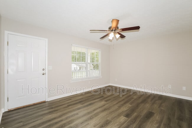 6530 River Hill Dr in Flowery Branch, GA - Building Photo - Building Photo