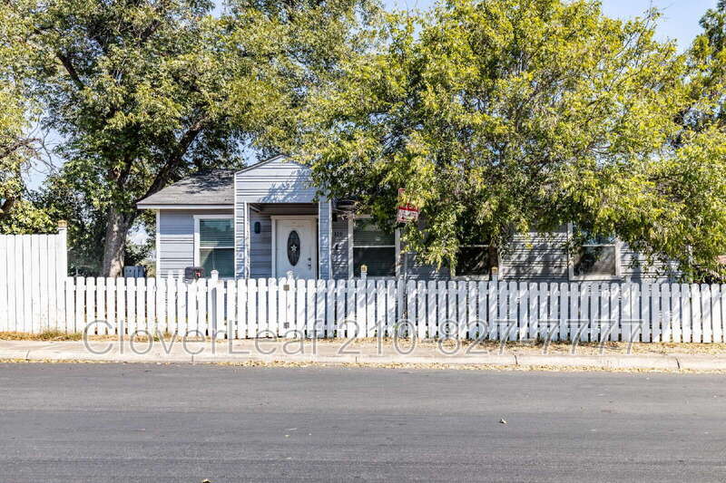 116 Naylor St in San Antonio, TX - Building Photo
