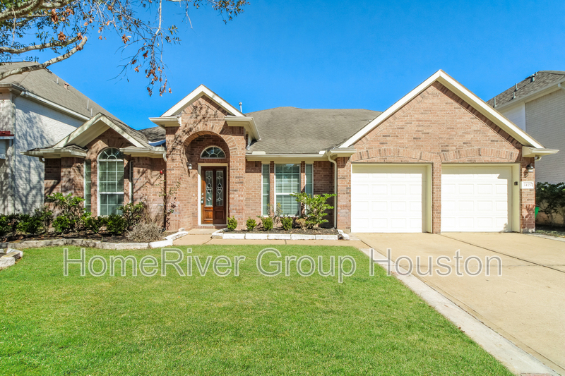 3423 Village Pond Ln in Fresno, TX - Building Photo