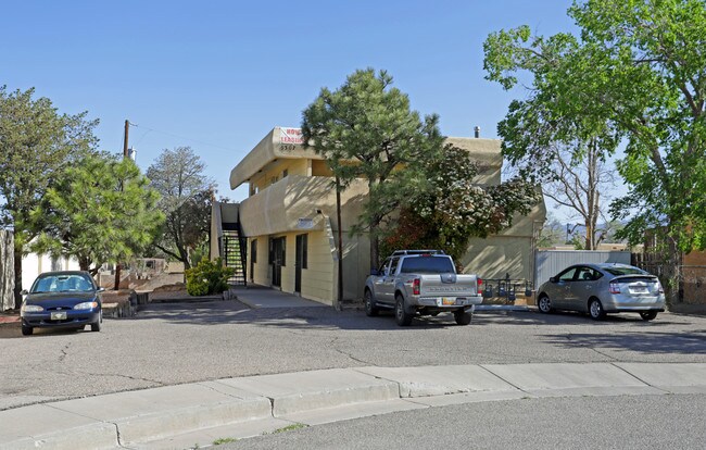 5307 Granite Ave NE in Albuquerque, NM - Foto de edificio - Building Photo